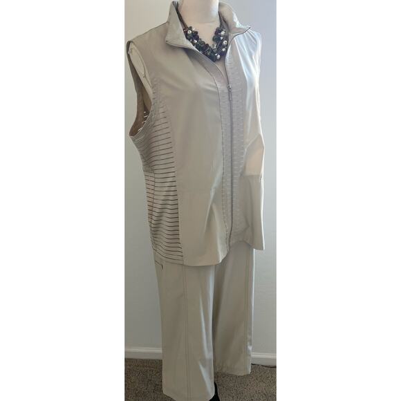 2 Piece WEEKENDS by CHICO'S Beige Performance Set Zip Vest and Crop Pants 3 (16) - Picture 4 of 16